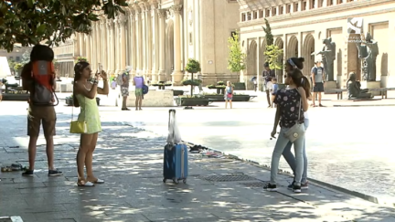Turistas en la plaza del Pilar de Zaragoza.