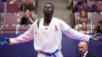 Babacar Seck celebra su triunfo en los Juegos Mundiales.