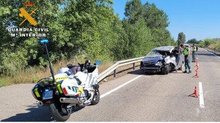 Estado del vehículo tras el choque. / Guardia Civil