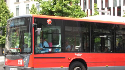 Continúan los paros parciales del servicio de autobuses urbanos de Zaragoza. / Europa Press
