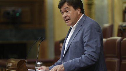 El diputado de Teruel Existe Tomás Guitarte este miércoles en el Congreso. / EFE.