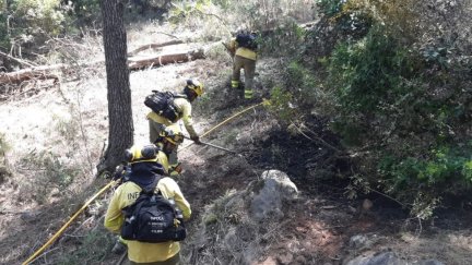 Bomberos forestales del Plan Infoca luchan contra el fuego en la Sierra de Mijas, con afección a tres municipios malagueños: Alhaurín el Grande, Alhaurín de la Torre y Mijas. Europa Press