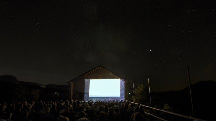 Celebración de 'Cine bajo las estrellas' en Ascaso el pasado año. Muestra de Cine de Ascaso