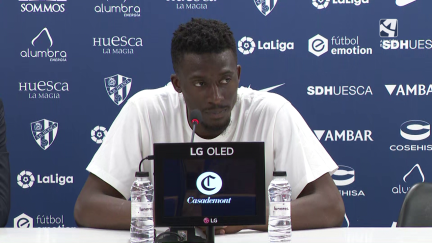Abou Kanté, durante su presentación como nuevo jugador de la SD Huesca.