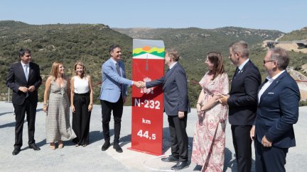 Pedro Sánchez asiste a la inauguración del acondicionamiento de la N-232 a su paso por el Puerto de Querol. Europa Press