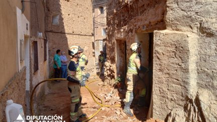 Los bomberos de la Diputación de Zaragoza siguen trabajando en la zona./ Diputación de Zaragoza.