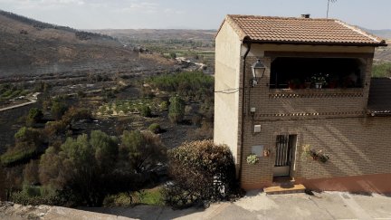 Vista de la localidad zaragozana de Moros tras el incendio. (EFE/ Javier Cebollada).