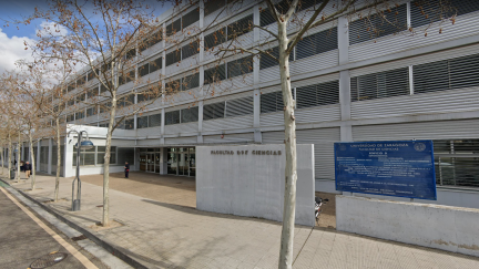 Imagen de la fachada de la Facultad de Químicas. / Google Maps