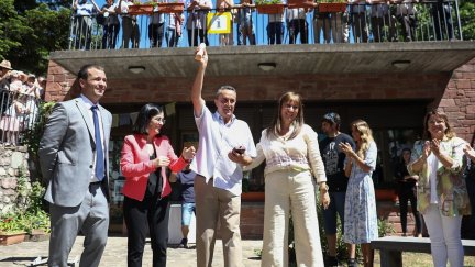 El médico Guillermo Bernués recibe la Cruz Sencilla de la Orden Civil del Ministerio de Sanidad.