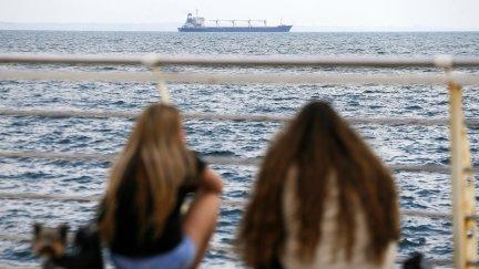 El primer barco cargado de cereal desde el inicio del conflicto en Ucrania ha partido este lunes del puerto de Odesa. / EFE