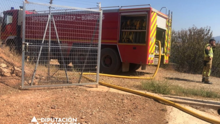 Imagen de archivo de los bomberos de la Diputación de Zaragoza suministrando agua a la localidad zaragozana de Moros. / Diputación de Zaragoza