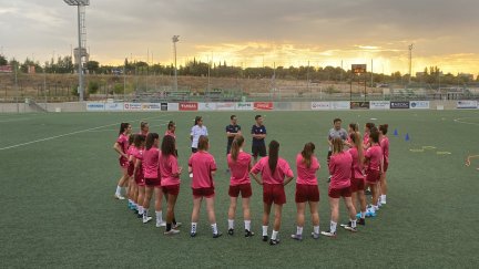 Primer entrenamiento de la pretemporada en el CD. Olivar.
