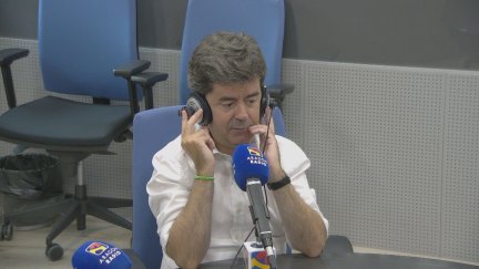 Luis Felipe, alcalde de Huesca, en los estudios de Aragón Radio.