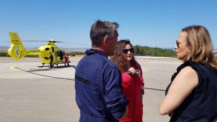 La consejera Mayte Pérez ha visitado la base de Blancos del Coscojar, en Teruel./ Gobierno de Aragón.