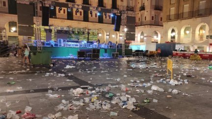 Basura acumulada en la plaza López Allué. / Ayuntamiento de Huesca