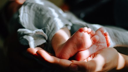 En España se produjeron en los seis primeros meses de este año 159.705 nacimientos. / Unsplash