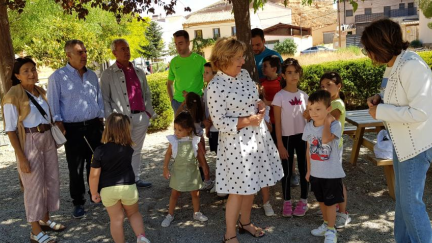 La consejera de Ciudadanía y Derechos Sociales, María Victoria Broto, ha visitado este jueves las colonias de los barrios de San Blas y Villaspesa. / Gobierno de Aragón