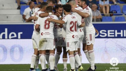 Los jugadores del Cartagena celebran uno de los goles anotados en El Alcoraz.
