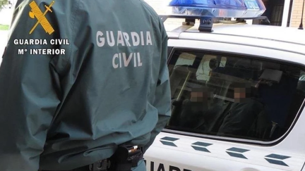 La Guardia Civil procedió a la detención del varón por un delito de malos tratos psicológicos en el ámbito de violencia de genero, atentado a agentes de la autoridad y resistencia grave. / Europa Press.