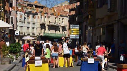 Los comerciantes de Barbastro han sacado sus productos a la calle. | Ayuntamiento de Barbastro