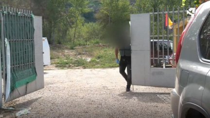 Agentes del laboratorio de criminalística de la Guardia Civil de Huesca y de la Unidad Orgánica de la Policía Judicial han recogido pruebas esta mañana.