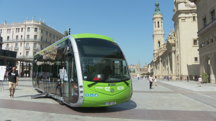Imagen del primer autobús de los 68 que se han adquirido.