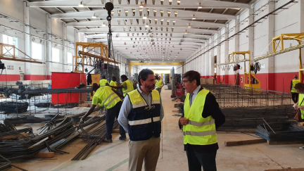 El vicepresidente autonómico, Arturo Aliaga, en su visita a la empresa Alvipre, en Monzón (Huesca). / Gobierno de Aragón.