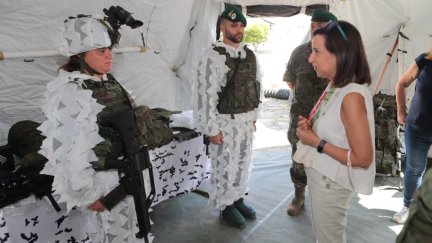 La ministra de Defensa, Margarita Robles, visita el Acuartelamiento San Bernardo, en Jaca, y la Ciudadela (Huesca). / Europa Press