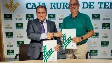 Firma realizada en la sede central de Caja Rural de Teruel. Foto: CV Teruel