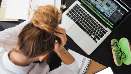Según el INE, en España hay 959.200 jóvenes que estudian y trabajan a la vez. / Pexels