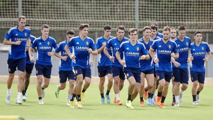 Los jugadores del Real Zaragoza quieren sumar este domingo su primer triunfo.