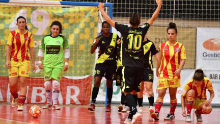 Las jugadoras del Marín Futsal celebran uno de los goles anotados en el Siglo XXI.
