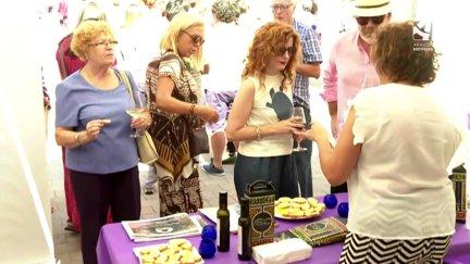 Imagen de visitantes en una de las catas de 'Saborea Magallón'.
