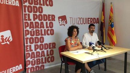 Elena García y Álvaro Sanz, este lunes, durante la rueda de prensa. / IU Aragón