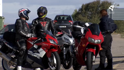 Varios aficionados llegando a Alcañiz en el Gran Premio de Aragón de Moto GP de 2019. / CARTV