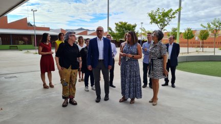Imagen de la visita del consejero de Educación a las instalaciones del CPI Val de Atalaya. / Gobierno de Aragón