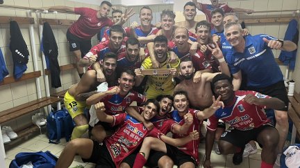 Celebración en el vestuario del CF Épila. Foto: CD Épila
