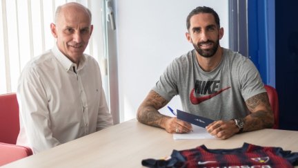 Marc Mateu posa junto a Ángel Martín González.