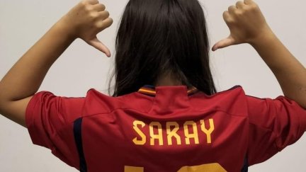 La RFEF muestra su apoyo a la joven Saray, víctima del 'bullying'. / Foto: Europa Press.