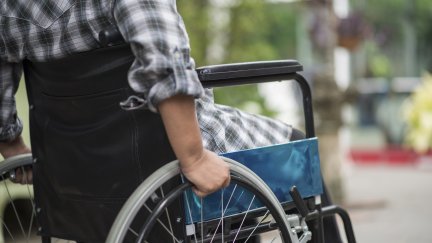 La distrofia muscular de Duchenne hace que se pierda progresivamente la capacidad de moverse y respirar por sí mismos. / Freepik