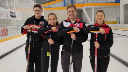 Aleksei Palacín, Aurora Tesa, Óscar Tesa y Olga Khromchenkova del Club Hielo Jaca