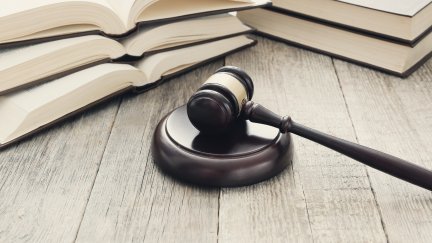 Las disputas entre los vecinos surgen por la morosidad o por el horario de la calefacción. / Freepik