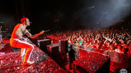El cantante de Dios Salve a la Reina, en el escenario de un concierto de archivo. / Foto: God Save The Queen