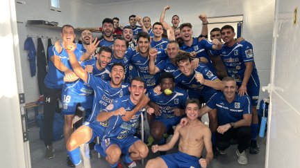 Celebración tras la victoria ante el CD Robres. Foto: CF Épila