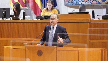 El consejero de Educación, Felipe Faci, durante su intervención en el pleno de las Cortes de Aragón./ Cortes de Aragón.