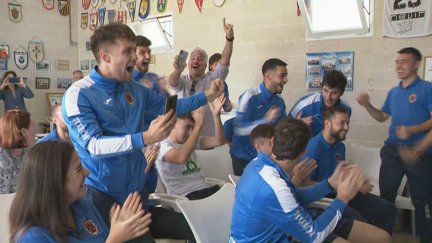 Los jugadores del CD Fuentes celebran su emparejamiento en la Copa del Rey.