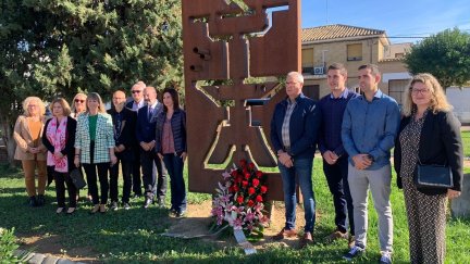 Imagen del homenaje en la plaza Marmande de Ejea de los Caballeros. / Europa Press.