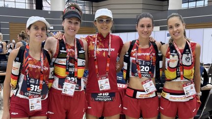 Virginia Pérez, segunda por la izquierda, junto a sus compañeras de selección.