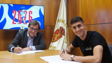 Marcos Luna firma su renovación con el Real Zaragoza.