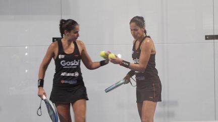 Las hermanas Sánchez Alayeto durante el encuentro de este jueves.